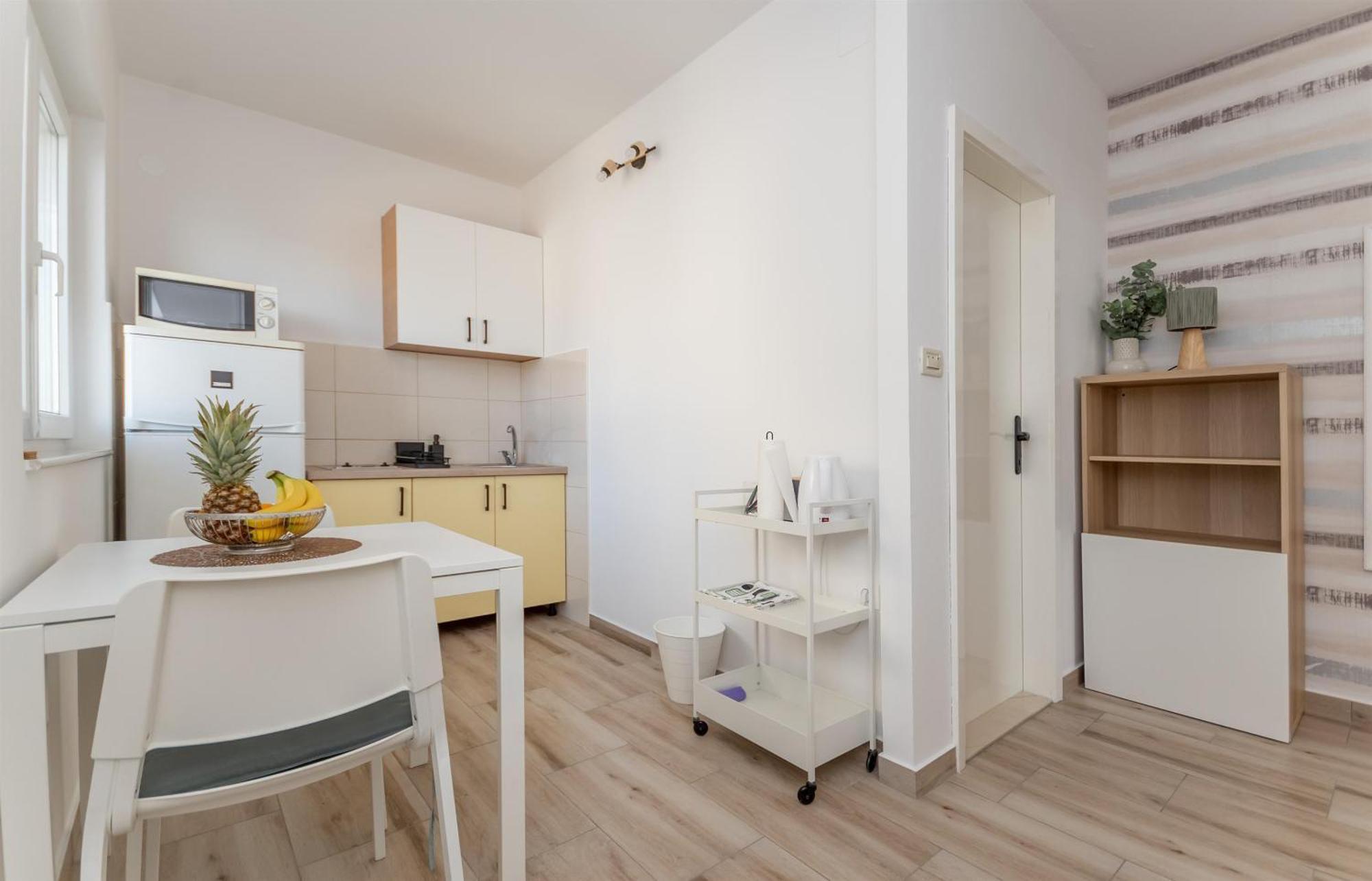 Apartments Ivan - With Parking Omiš Exterior foto